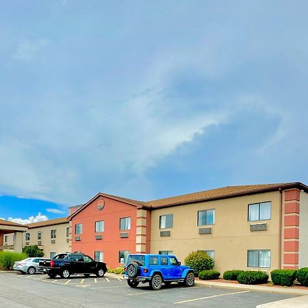 FairBridge Inn&Suites Batavia-Darien Amusement Park Exterior foto