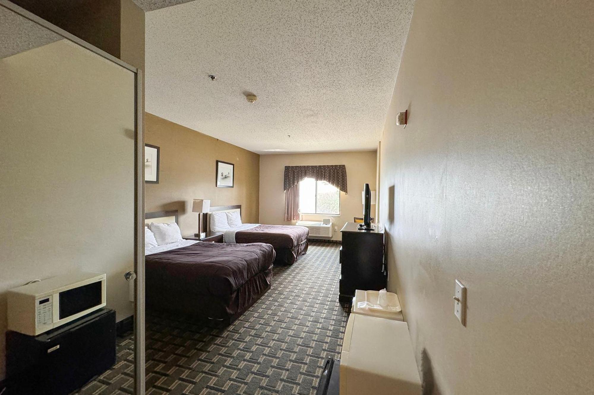 FairBridge Inn&Suites Batavia-Darien Amusement Park Exterior foto